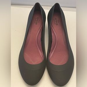 CROCS LINA DUAL COMFORT WEDGE HEELS, SHOES, WOMEN’S 8 BLACK RUBBER LIGHTWEIGHT